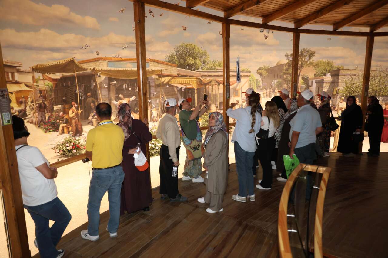 Konya'da emeklilere ücretsiz gezi! 4 bin 556 kişi tarihi yeniden keşfetti 18